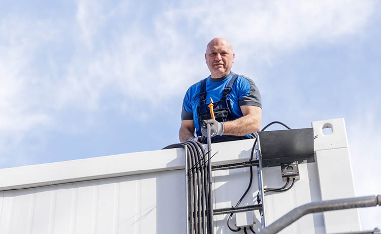 zur ausführlichen Stellenbeschreibung "Elektroniker für Energie- & Gebäudetechnik / Elektroinstallateur" bei Marquardt & Streck in Hamburg